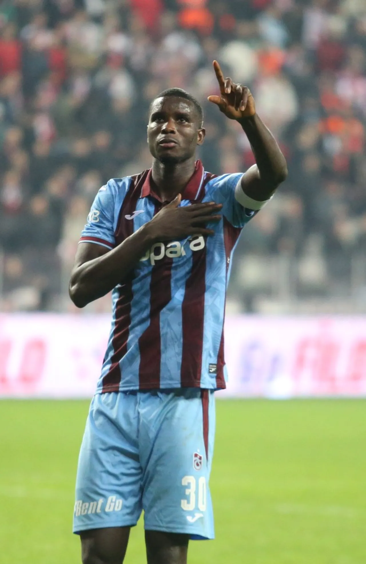 Trabzonspor'un Nijeryalı Golcüsü Onuachu, Karadeniz Derbisinde Takımını Sırtladı