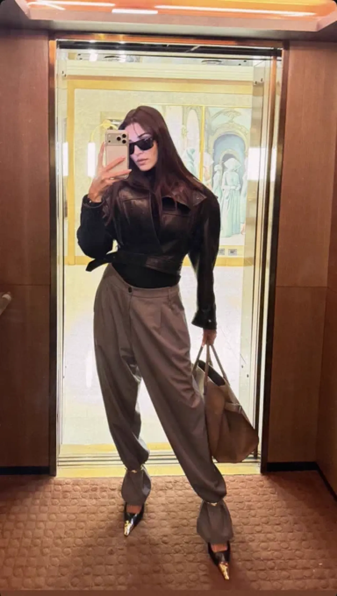 Hande Erçel'in Ayakkabıları Sosyal Medyada Gündem Oldu!